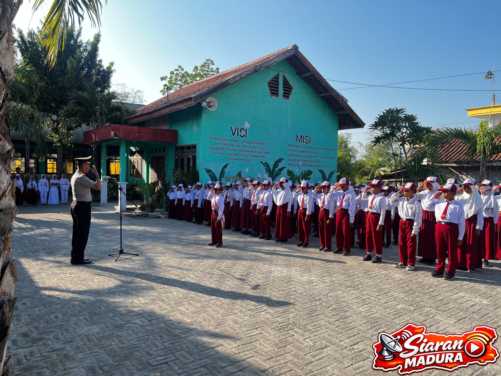 polsek turun ke sekolah